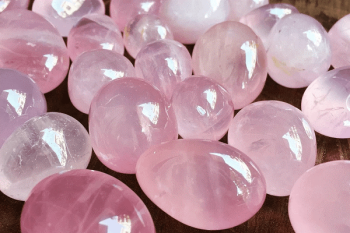 Đá thạch anh hồng là gì ? Có ý nghĩa gì trong Phong thủy